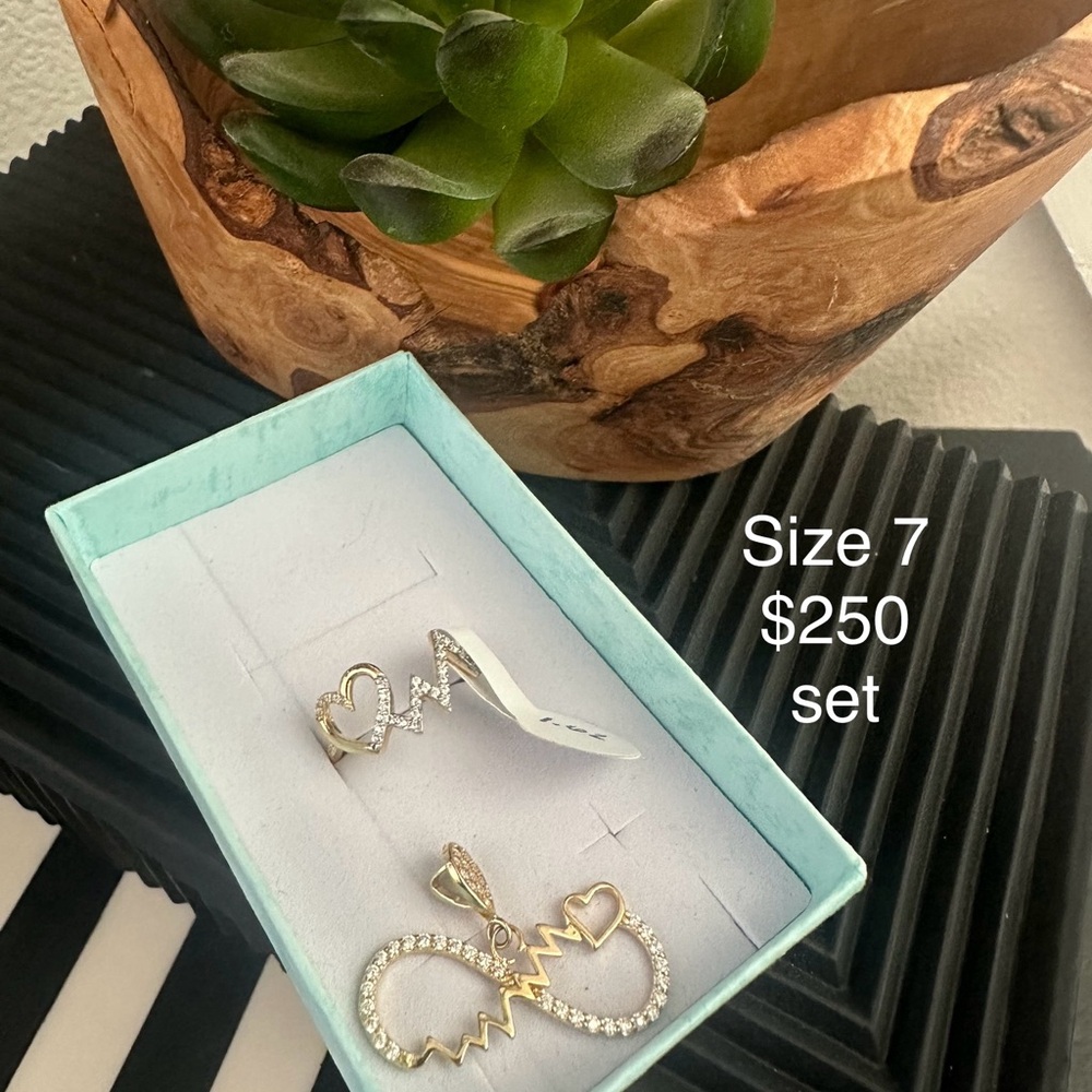 Elegant Gold Heartbeat Jewelry Set